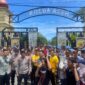 Wakil Gubernur Aceh, Fadlullah SE bersama Direitur Utama  BSI Anggoro Eko Cahyo dan Ketua MPU Aceh lem Faisal meresmikan rumah Qur'an BSI Aceh di Banda Aceh, Jumat (29/8/2025). Foto: Ist