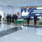 Wakil Bupati Asahan, Rianto, S.H., M.A.P., melantik Dr. Bukit Buchori Siagian, S.E., M.Si. sebagai Kepala Pelaksana Badan Penanggulangan Bencana Daerah (BPBD) Kabupaten Asahan dalam acara yang digelar di Aula Kantor Bupati Asahan, Selasa (19/08/2025). dok. Diskominfo Kab. Asahan