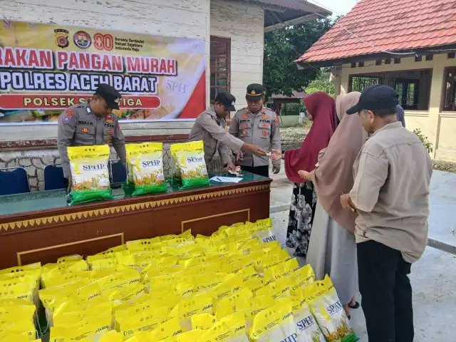 Polres Aceh Barat melalui Polsek Samatiga bekerja sama dengan Bulog Aceh Barat menggelar Gerakan Pangan Murah di Halaman Kantor Keuchik Gampong Cot Darat, Kecamatan Samatiga, Selasa (12/8/2025) pukul 09.00 WIB. dok. Polres Aceh Barat