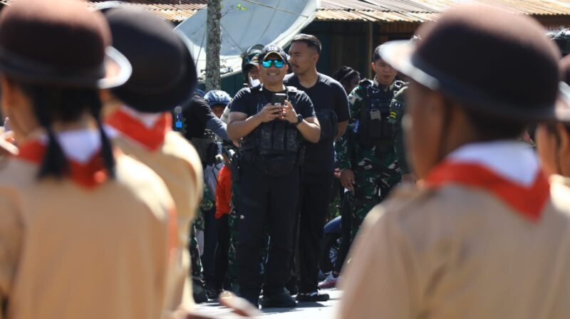 Dalam rangka memperingati Hari Ulang Tahun Republik Indonesia (HUT RI) ke-80, Kabupaten Puncak Jaya menggelar lomba gerak jalan yang diikuti oleh seluruh sekolah dari tingkat SD hingga SMA serta instansi Pemda, Rabu (13/8/2025). dok. Pendam IM