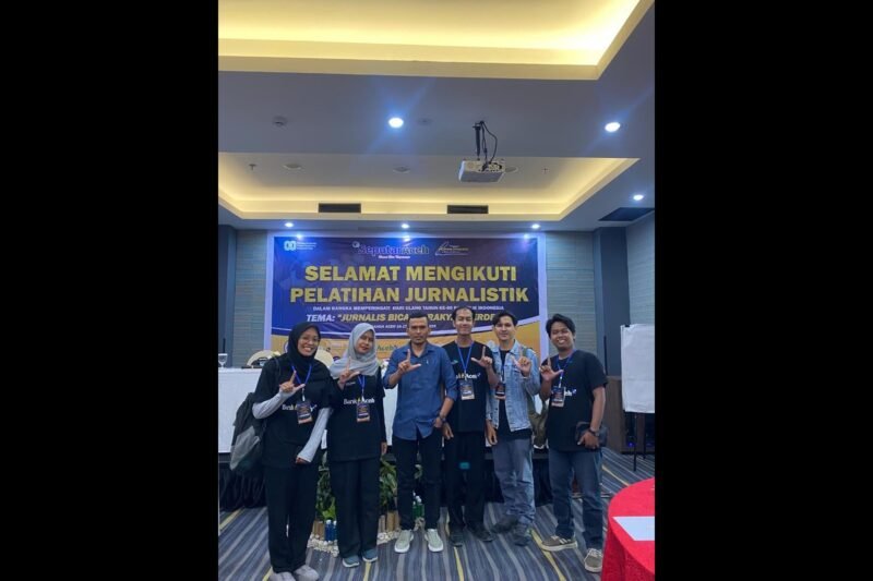 Tiga mahasiswa Program Studi Komunikasi dan Penyiaran Islam (KPI) UIN Ar-Raniry Banda Aceh berhasil terpilih sebagai peserta Pelatihan Jurnalistik bertajuk “Jurnalis Bicara, Rakyat Merdeka” yang diselenggarakan oleh Media Seputar Aceh. dok. Ist