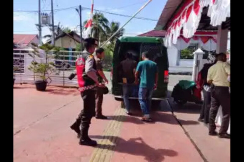 Pada Rabu (20/8/2025), dua anggota Samapta ditugaskan melaksanakan pengamanan sekaligus pengawalan tahanan dari Lapas Kelas II B Meulaboh menuju Pengadilan Negeri Aceh Barat. dok. Polres Aceh Barat