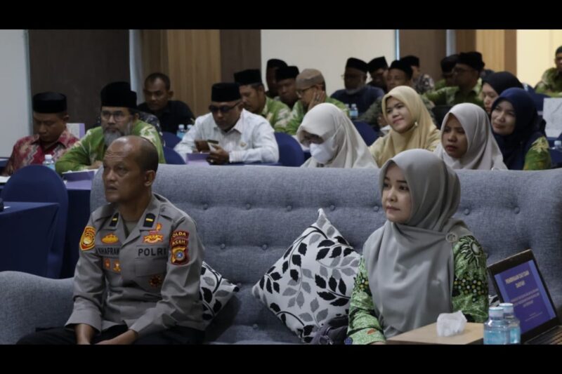 Paurmintu Urrenmin Spripim Polda Aceh, Ipda H. Khafrawi, menjadi narasumber dalam kegiatan Pembinaan Dai dan Daiyah yang digelar Kementerian Agama Kota Banda Aceh di Hotel Permata Hati, Rabu, 20 Agustus 2025. dok. Polda Aceh