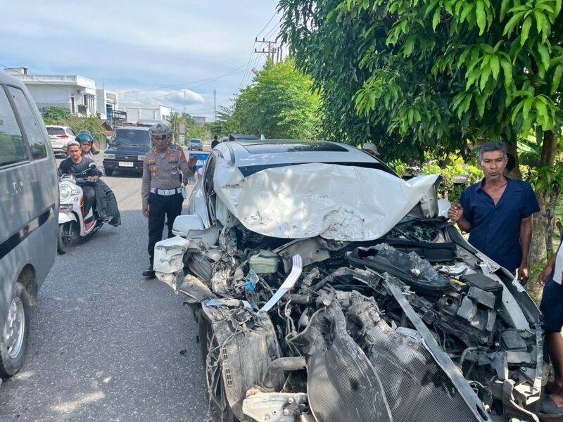 Kecelakaan lalu lintas terjadi di Jalan Lintas Banda Aceh – Medan, tepatnya di Gampong Meunasah Tutong, Kecamatan Lhoksukon, pada Senin (25/8/2025). Dok. Polres Aceh Utara