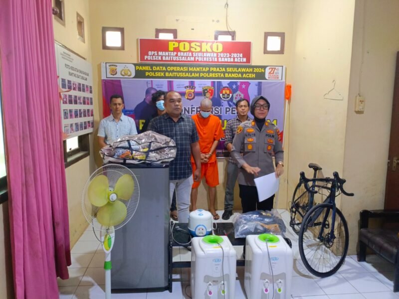 Kurang dari 24 jam sejak laporan korban diterima, Polsek Baitussalam Polresta Banda Aceh berhasil meringkus dua tersangka pencurian berinisial ZF (31) dan MK (42) di rumah masing-masing di kawasan Kecamatan Baitussalam, Senin (18/8/2025) dini hari sekitar pukul 02.00 WIB. dok. Polresta Banda Aceh