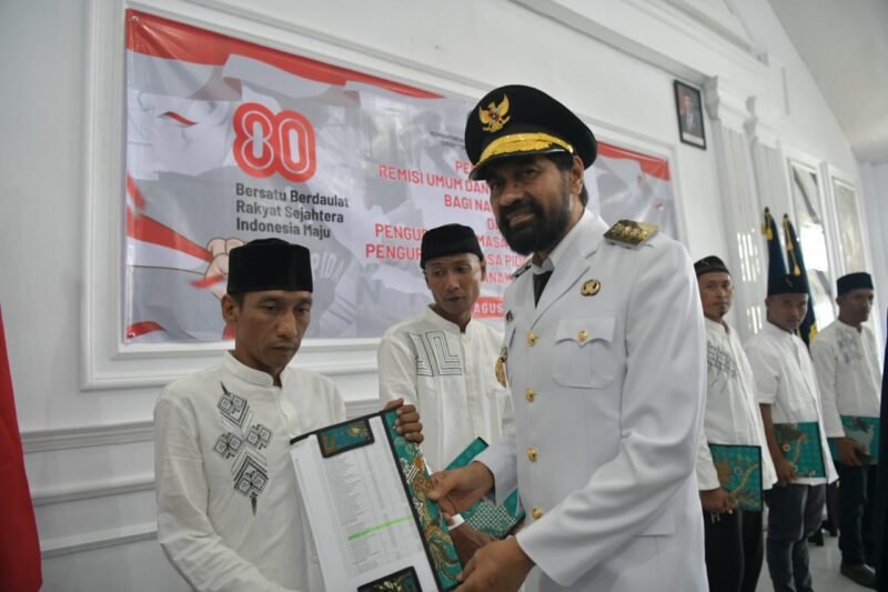 Gubernur Aceh, Muzakir Manaf menyampaikan sambutan sekaligus penyerahan remisi umum dan remisi dasawarsa bagi narapidana dasawarsa anak binaan di Kalapas Klas II A,Banda Aceh, Minggu, 17 Agustus 2025. dok. Ist