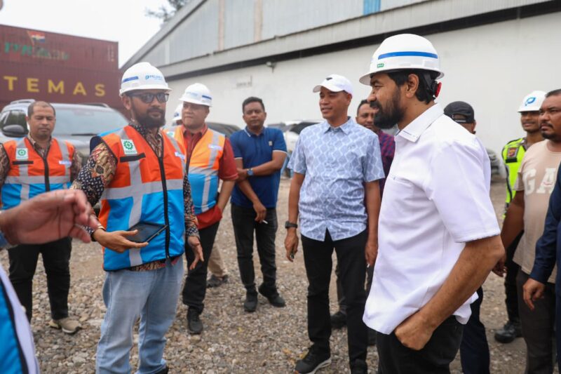 Gubernur Aceh Muzakir Manaf atau Mualem meninjau Pelabuhan Krueng Geukueh di Gampong Tambon Baroh, Kecamatan Dewantara, Aceh Utara, Jumat (22/8/2025). dok. Ist