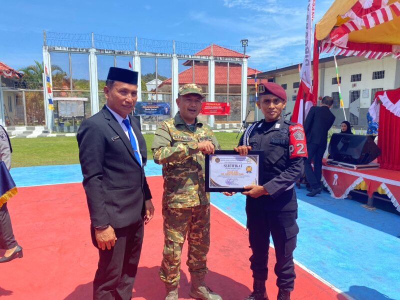 Dalam rangka memperingati Hari Ulang Tahun ke-80 Kemerdekaan Republik Indonesia, Lembaga Pemasyarakatan (Lapas) Kelas III Calang menggelar acara penyerahan Surat Keputusan (SK) Remisi Umum dan Remisi Dasawarsa kepada warga binaan, Minggu (17/8/2025). dok. Ist