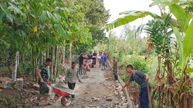 Prajurit dan Masyarakat berjibaku rampungkan Sasaran Fisik TMMD Ke-125 Kodim 0118/Aceh Tenggara. dok. Pendam IM