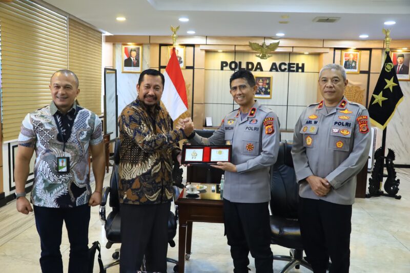 Kapolda Aceh Brigjen Pol Marzuki Ali Basyah, didampingi Wakapolda Brigjen Pol Ari Wahyu Widodo beserta beberapa pejabat utama, menerima audiensi dari manajemen PT Pertamina Hulu Rokan di ruang kerjanya, Kamis, 28 Agustus 2025.  dok. Polda Aceh