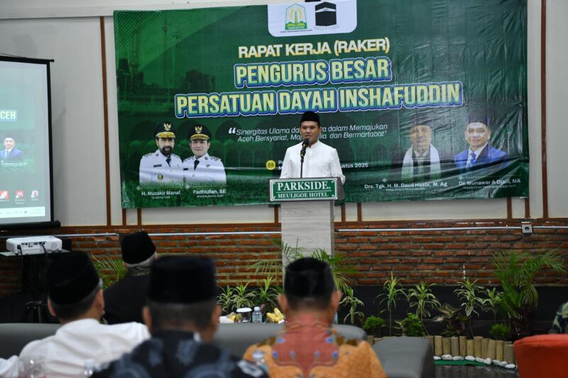 Wakil Gubernur Aceh, Fadhlullah, SE, membuka secara resmi Rapat Kerja pengurus besar persatuan dayah Inshafuddin di Hotel Parkside  Meuligoe Hotel Melaboh, Sabtu, 23 Agustus 2025. dok. Ist