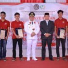 Foto bersama usai penyerahan SK remisi terhadap ratusan WBP di Rutan Kelas II B Jantho, Aceh Besar, Minggu (17/8/2025). dok. PROKOPIM PEMKAB ACEH BESAR