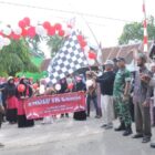 Camat Darul Kamal Subhan SE MM didampingin jajaran Forkopimcam melepaskan peserta karnaval HUT RI ke-80, Aceh Besar, Sabtu (16/08/2025). FOTO/MC ACEH BESAR