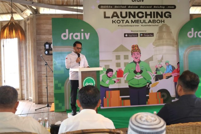 Wakil Bupati Aceh Barat, Said Fadheil SH secara resmi melaunching aplikasi transportasi online Draiv Region Meulaboh di Cafe Meuligo Agam, Desa Ujong Kalak, Kecamatan Johan Pahlawan pada Jumat (22/8/2025). dok. Pemkab Aceh Barat