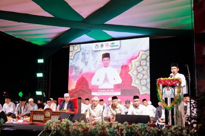 Bupati Aceh Barat Tarmizi SP, MM menghadiri kegiatan Zikir Akbar kebangsaan dalam rangka memperingati Hari Ulang Tahun Republik indonesia (HUT RI) ke 80 di halaman Masjid Agung Baitul Makmur, Meulaboh pada Minggu (24/8/2025) malam. dok. Pemkab Aceh Barat