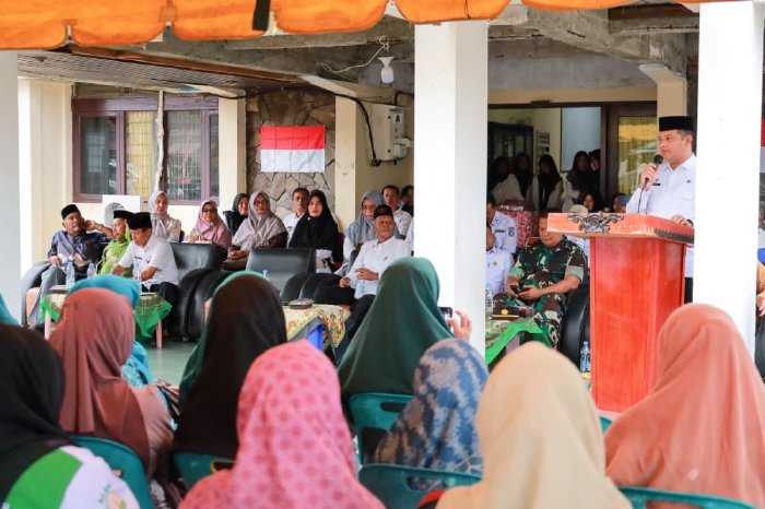 Bupati Aceh Barat, Tarmizi SP, MM diwakili Asisten Pemerintahan dan Keistimewaan Aceh Setdakab, Ifan Murdani, S.STP, MSc melakukan serah terima jabatan dan pengantar tugas Camat Woyla Barat dan Camat Johan Pahlawan pada Rabu (27/8/2025). dok. Pemkab Aceh Barat