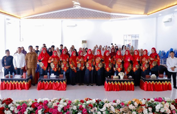 Tim Penggerak Pemberdayaan Kesejahteraan Keluarga (TP PKK) Aceh Barat menggelar kegiatan pelatihan meracik kopi di Aula Badan Perencanaan Pembangunan Daerah (Bappeda) setempat pada Senin (4/8/2025). dok. Pemkab Aceh Barat