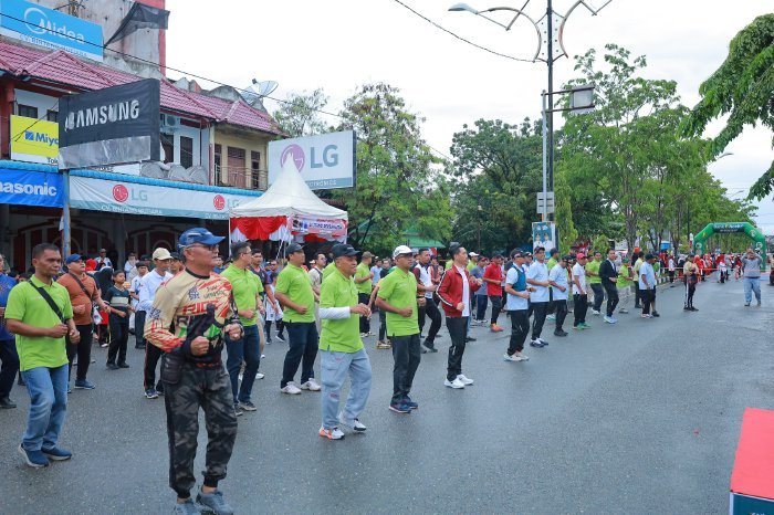 Meski diguyur gerimis, semangat masyarakat Aceh Barat untuk meramaikan Car Free Day (CFD) sesi ke-3 tetap semangat. dok. Diskominfo Kab. Aceh Barat