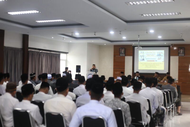 Wakil Bupati Aceh Utara Tarmizi, S.I.Kom, membuka secara resmi kegiatan Pendidikan Kader Ulama (PKU) Angkatan ke-IX yang diselenggarakan oleh Majelis Permusyawaratan Ulama (MPU) Kabupaten Aceh Utara. dok. Diskominfo Kab. Aceh Utara