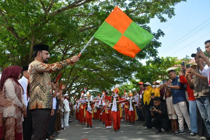Al-Farlaky Lepas Pawai Karnaval HUT ke-80 RI di Kota Idi. dok. Diskominfo Kab. Aceh Timur