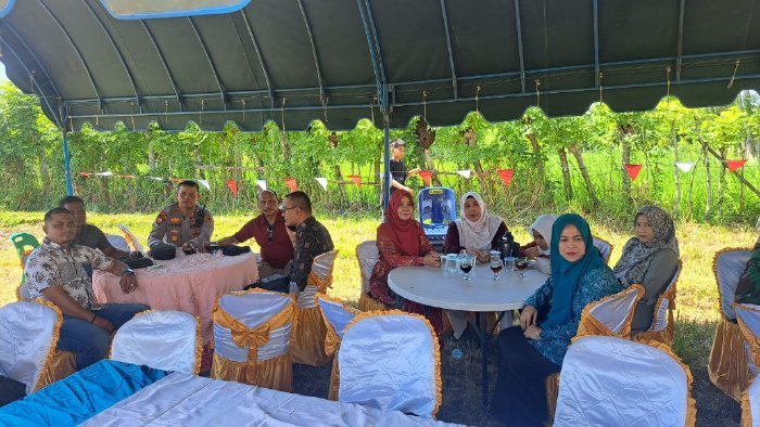 Camat Darul Imarah, M. Basir, SSTP, M.Si, menghadiri aneka lomba dalam rangka memeriahkan HUT ke-80 Kemerdekaan RI di Gampong Lheu Blang, Kecamatan Darul Imarah, Aceh Besar, Senin (18/8/2025). Dok. MC ACEH BESAR