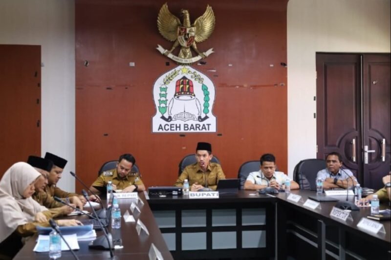 Bupati Aceh Barat, Tarmizi SP,MM memimpin rapat koordinasi pengelolaan pelabuhan Jetty Meulaboh di ruang rapat Cut Nyak Dhien Setdakab pada Selasa (19/8/2025). dok. Pemkab Aceh Barat