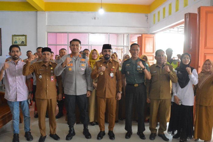 Bupati Al- Farlaky Launching Program Makan Bergizi Gratis di Peudawa. dok. Diskominfo Kab. Aceh Timur
