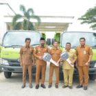 Bupati Al-Farlaky Serahkan Armada Sampah untuk UPTD Julok dan Idi Rayeuk. dok. Diskominfo Kab. Aceh Timur