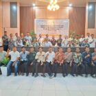 Sekretaris Disdikbud Aceh Besar foto bersama operator pendataan sekolah jenjang Sekolah Dasar Negeri dan Swasta di Balai Guru Penggerak, Lubok, Ingin Jaya, Rabu (20/08/2025). dok. MC ACEH BESAR