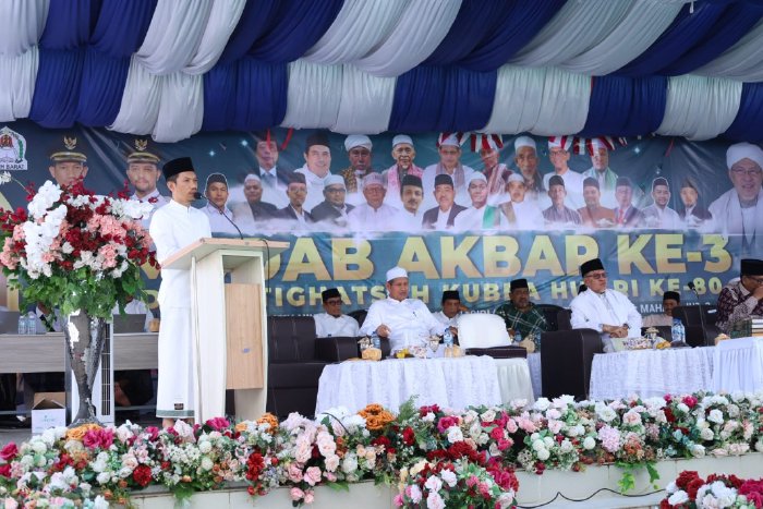 Bupati Aceh Barat Tarmizi SP, MM menghadiri kegiatan Mubahatsah Ulama Dayah (MUDAB) Akbar dan Istighatsah Kubra Kemerdekaan Republik Indonesiake 80 tahun 2025 di Dayah Ruhul Qurani Islamic Boarding School, Desa Leuhan, Kecamatan Johan Pahlawan. dok. Pemkab Aceh Barat