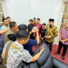 Bupati Al-Farlaky Sambut 5 Nelayan Aceh yang Terdampar di Kepulauan Aru, Maluku. dok. Diskominfo Kab. Aceh Timur