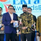 Bupati Al-Farlaky Terima Serambi Ekraf Award 2025. dok. Diskominfo Kab. Aceh Timur