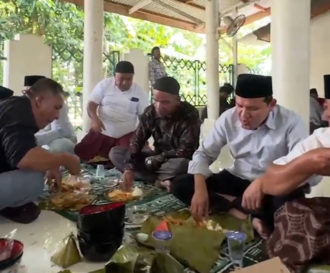 Wakil Gubernur Aceh menghadiri peringatan Maulid Nabi Muhammad SAW yang digelar masyarakat Gampong Meunasah Kayee Jatoe, Teupin Raya, Kecamatan Glumpang Tiga, Kabupaten Pidie, pada Minggu (7/9/2025). dok. Ist