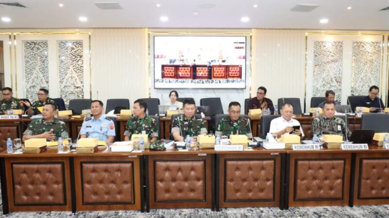Sekretaris Jenderal Kementerian Pertahanan (Sekjen Kemhan) Letnan Jenderal TNI Tri Budi Utomo menghadiri Rapat Panitia Kerja (Panja) Rancangan Undang-Undang (RUU) tentang Pengelolaan Ruang Udara di ruang Badan Legislasi DPR RI, Kamis (4/9/2025). dok. Kemenhan RI