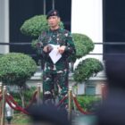 Kementerian Pertahanan (Kemhan) RI menggelar Upacara Bendera Bulanan yang dipimpin oleh Staf Ahli Menhan Bidang Sosial Mayjen TNI Rionardo selaku Inspektur Upacara di Kementerian Pertahanan, Jakarta, Rabu (17/9/2025). dok. Kemenhan RI