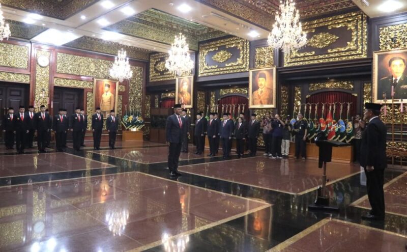 akil Menteri Pertahanan Republik Indonesia, Donny Ermawan Taufanto, memimpin acara Pengangkatan Sumpah, Pelantikan, dan Serah Terima Jabatan Pimpinan Tinggi di lingkungan Kementerian Pertahanan (Kemhan). dok. Kemhan RI