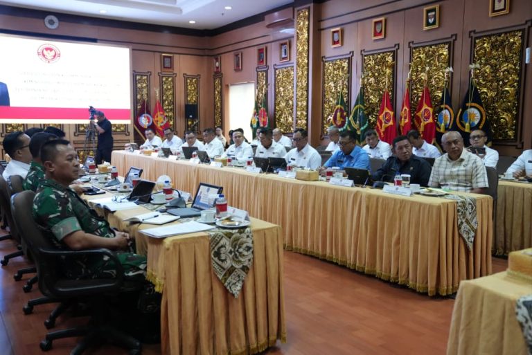 Wakil Menteri Pertahanan (Wamenhan) RI, Donny Ermawan Taufanto menerima kunjungan Siswa Sekolah Staf dan Pimpinan Tinggi (Sespimti) Polri Pendidikan Reguler ke-34 Gelombang 2 TA 2025 di kantor Kementerian Pertahanan (Kemhan) RI, Jakarta, pada hari Senin (22/9/2025). dok. Kemhan RI