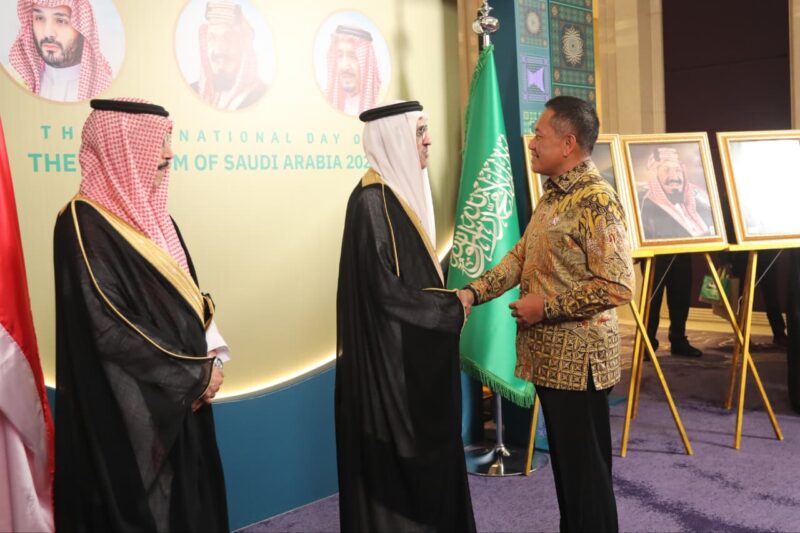 Wakil Menteri Pertahanan (Wamenhan) Republik Indonesia Donny Ermawan Taufanto menghadiri peringatan Hari Nasional ke-95 Kerajaan Arab Saudi, di The Raffles Hotel Jakarta, pada Selasa (23/9/2025). dok. Kemhan RI