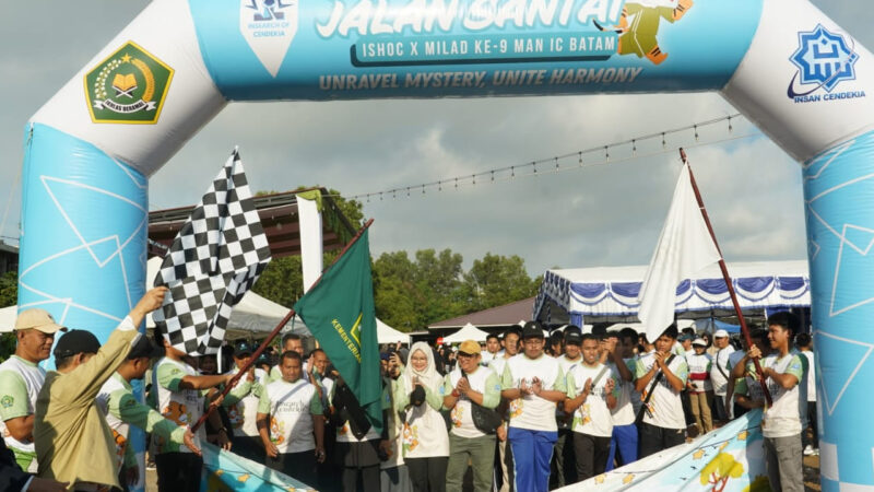 Wamenag lepas Jalan Sehat MAN IC Kota Batam, Minggu (21/09/2025). dok. Kemenag RI