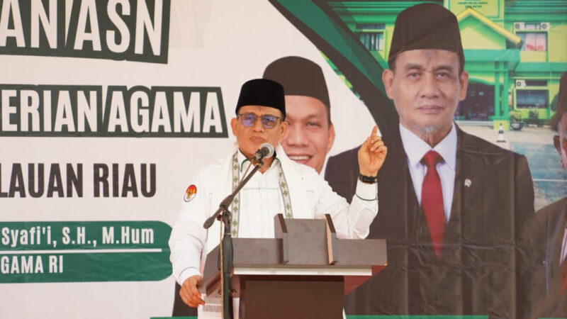 Romo Muhammad Syafii berikan pembinaan pada ASN Kemenag Kepulauan Riau, Senin (22/09/2025). dok. Kemenag RI