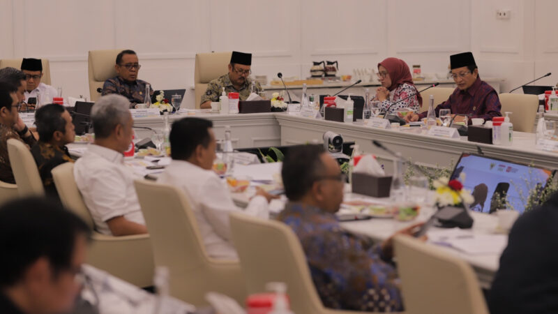 Menag sedang menyampaikan gagasan dalam RTM di Bappenas, Jumat (26/9/2025). dok. Kemenag RI