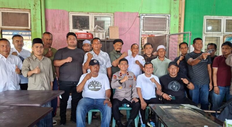 Kegiatan Saweu Kede Kopi bersama Wakil Gubernur Aceh, Fadhlullah alias Dek Fath, di Desa Lampulo, Kecamatan Kuta Alam, Kota Banda Aceh, Rabu, 10 September 2025. dok. Polda Aceh