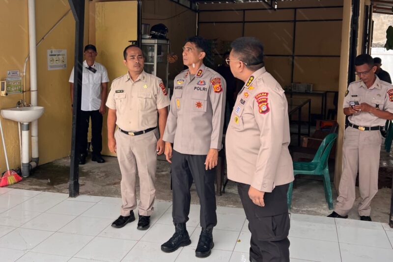 Kapolda Aceh Irjen Pol. Marzuki Ali Basyah meninjau Rumah Sakit Bhayangkara Polda Aceh di Lamteumen, Kota Banda Aceh, Senin, 15 September 2025. dok. Polda Aceh
