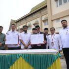 Gubernur Aceh, Muzakkir Manaf, menyerahkan rumah sakit Regional Aceh tengah kepada Bupati Aceh Tengah Haili Yoga di halaman Rumah Sakit Regional Aceh Tengah, 9/9/2025. Turut Didampingi Sekda Aceh, M. Nasir, kadis Perkim T. Aznal dan Wakil Bupati Aceh Tengah. dok. Ist