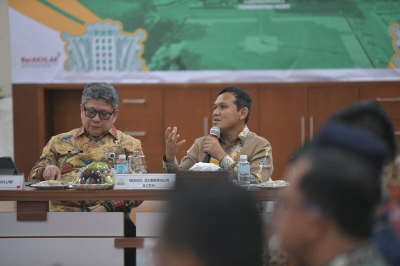 Wakil Gubernur Aceh, Fadhlullah.SE Rapat Sinkronisasi dan Koordinasi Tugas Fungsi Kemenko Kumham Imipas Provinsi Aceh serta rapat terkait dukungan pembukaan pelayanan langsung Aceh-Penang (Malaysia) diruang Potensi Daerah Kantor Gubernur Aceh, Kamis, 11 September 2025. dok. Ist