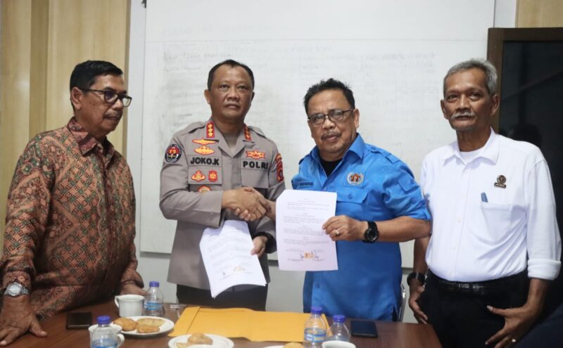 Kabid Humas Polda Aceh, Kombes Pol Joko Krisdiyanto, saat bersilaturahmi dengan Pengurus Persatuan Wartawan Indonesia (PWI) Aceh di Banda Aceh, Kamis, 4 September 2025. dok. Polda Aceh