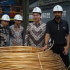 Gubernur Aceh Muzakir Manaf menyaksikan penandatanganan kerjasama PT Prima Copper Industri (PCI)  dengan BUMN Tiongkok (MCC15) guna membangun fasilitas tambang dan smelter di Aceh, di Kantor PT PCI, Tangerang, Banten, Jumat, 12 September 2025. dok. Ist