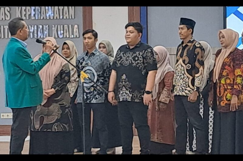 Ketua Umum Pengurus Pusat Ikatan Alumni Universitas Syiah Kuala (PP IKA USK) Amal Hasan, SE, M.Si saat melantik dan mengukuhkan Ikatan Alumni Fakultas Keperawatan USK periode 2025-2030, Rabu, 17 September 2025 di Aula Rufaida Al Aslamia Fakultas Keperawatan USK. dok. Ist