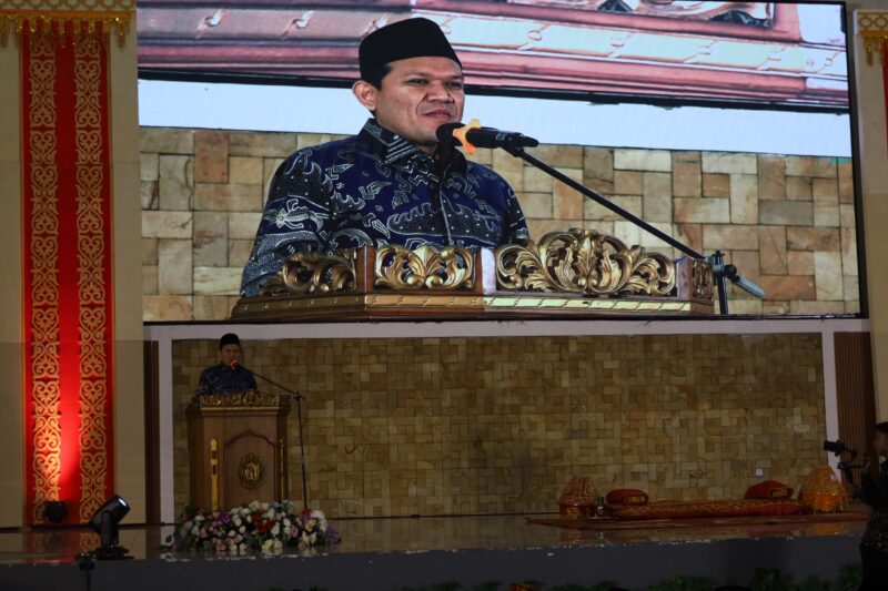 Wakil Gubernur Aceh, Fadhullah, SE, menghadiri peringatan Maulid Nabi Besar Muhammad SAW yang diselenggarakan Ikatan Keluarga Nagan Raya (IKNR) Jakarta di Asrama Haji Pondok Gede, Sabtu (20/9/2025). dok. Ist