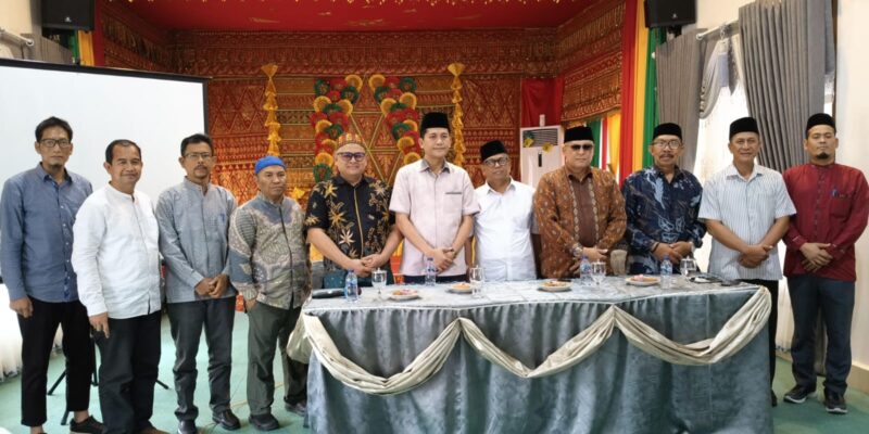 Bupati Aceh Selatan menerima tim Pusat Riset Hukum, Islam, dan Adat (PRHIA) Universitas Syiah Kuala (USK) di Pendopo Bupati, Tapaktuan, Jumat (19/9/2025). dok. Ist
